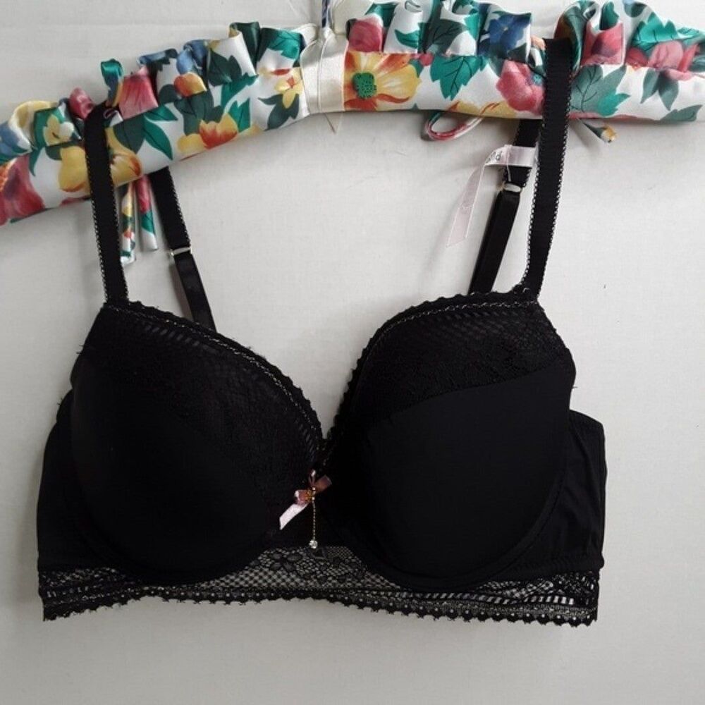 Daisy Fuentes  Push Up Demi Bra 36D